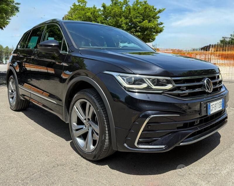 Nero Usata 2021 VW Tiguan R-line SUV | 24.900 € (Ottimo prezzo) - Immagine 1/4