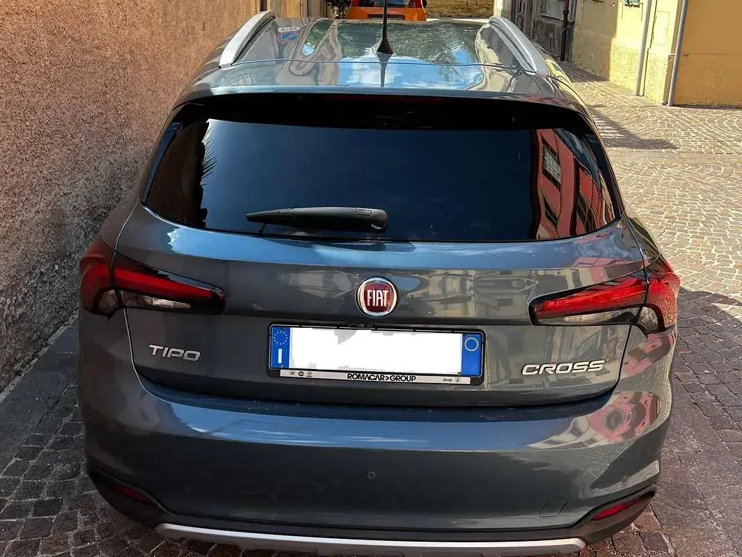 Usata Fiat Tipo Cross 131 CV (96 kW) 2021 Blu/azzurro Berlina