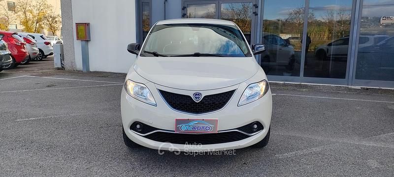 Usata Lancia Ypsilon 84 CV (61 kW) 2016 Beige Utilitaria