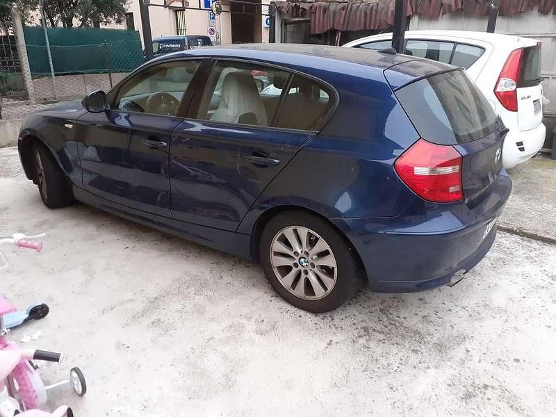 Usata BMW 116 122 CV (89 kW) 2012 Blu/azzurro Utilitaria