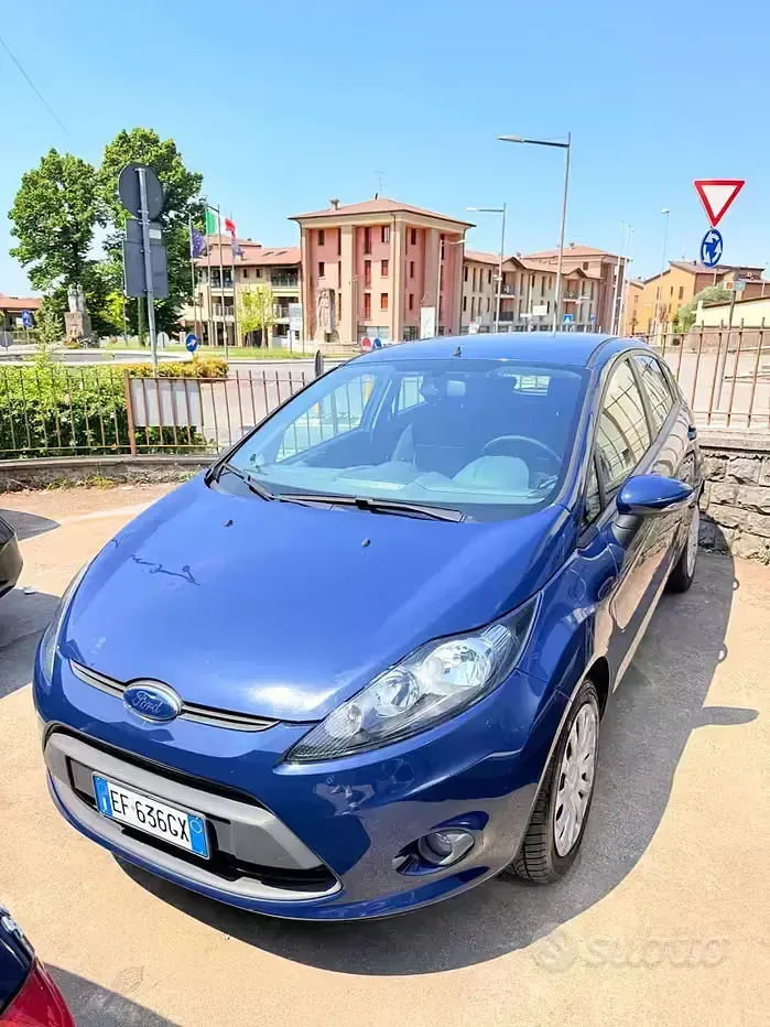 Usata Ford Fiesta 60 CV (44 kW) 2010 Bluazzurro Berlina