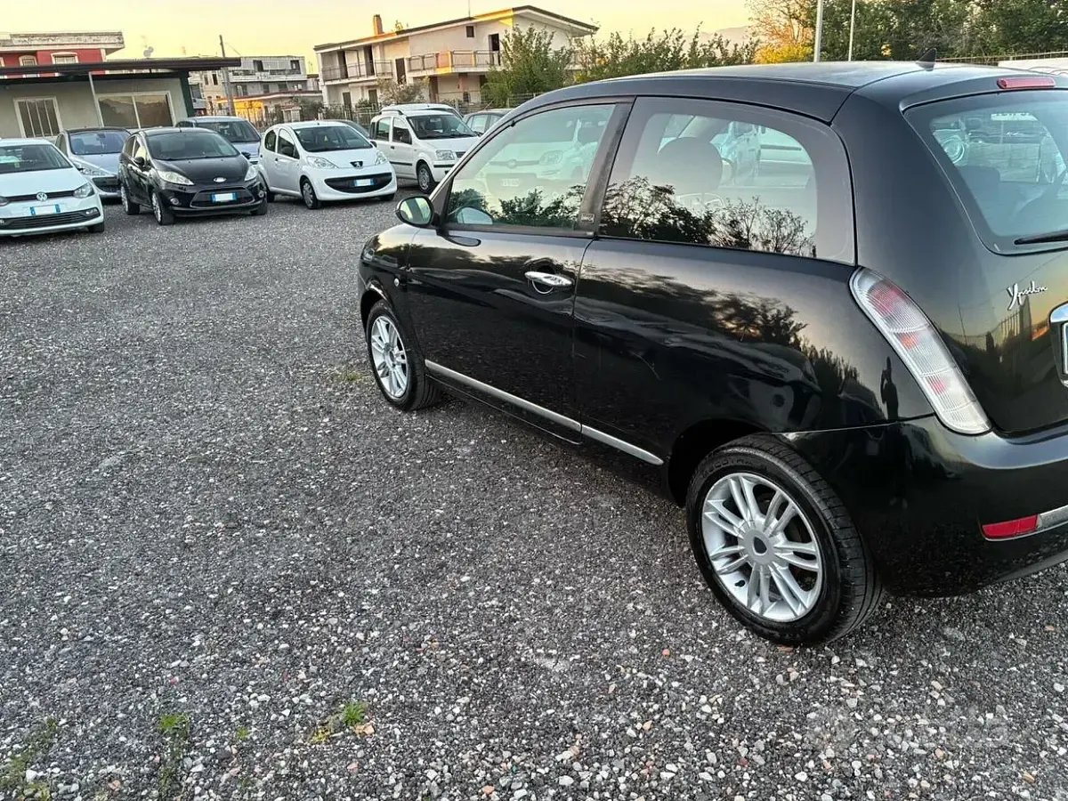 Usata Lancia Ypsilon 69 CV (50 kW) 2012 Nero Utilitaria
