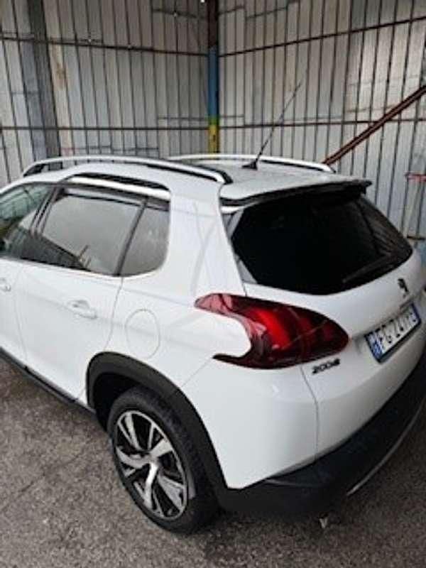 Usata Peugeot 2008 Active 99 CV (72 kW) 2016 Bianco SUV