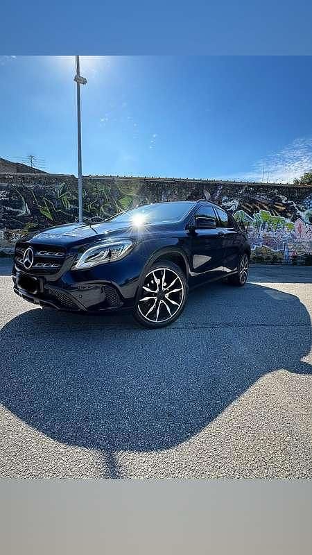 Usata Mercedes GLA200 Premium 136 CV (100 kW) 2018 Blu/azzurro SUV