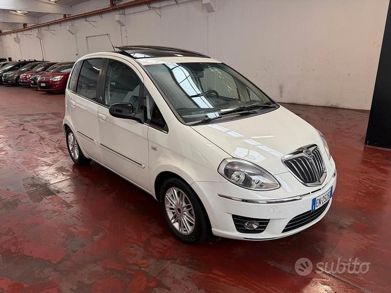 Usata Lancia Musa 78 CV (57 kW) 2012 Bianco Monovolume