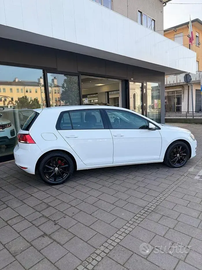 Używany VW Golf VII Comfortline 90 KM (66 kW) 2014 Biały Sedan/Limuzyna