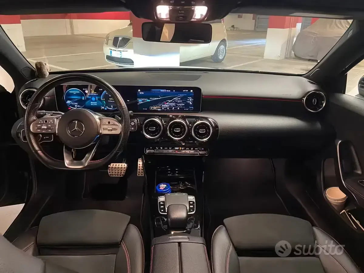 Usata Mercedes A180 Premium 116 CV (85 kW) 2019 Nero Berlina