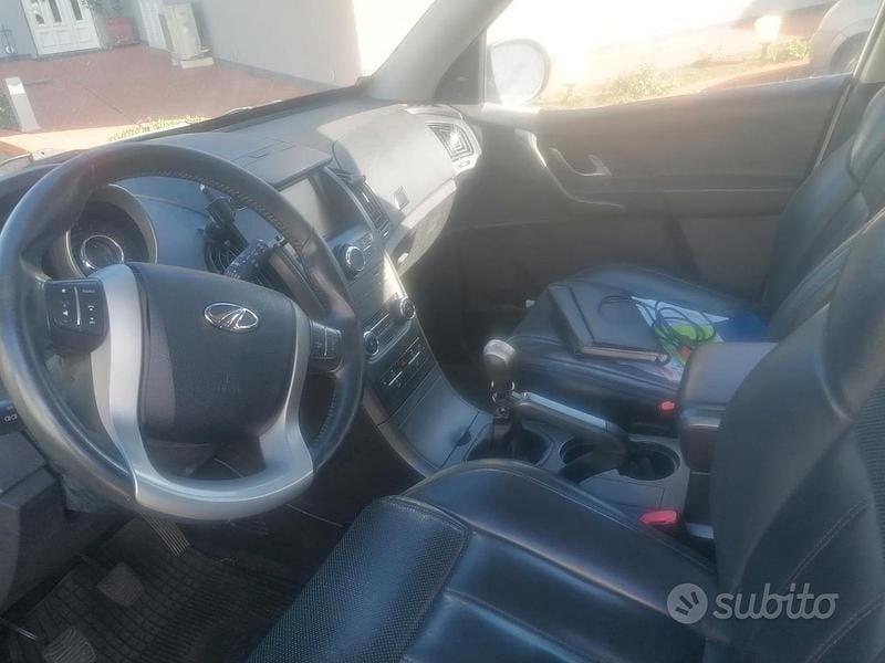 Bianco Usata 2018 Mahindra XUV500 SUV | 5900 € (Super prezzo) - Immagine 1/4
