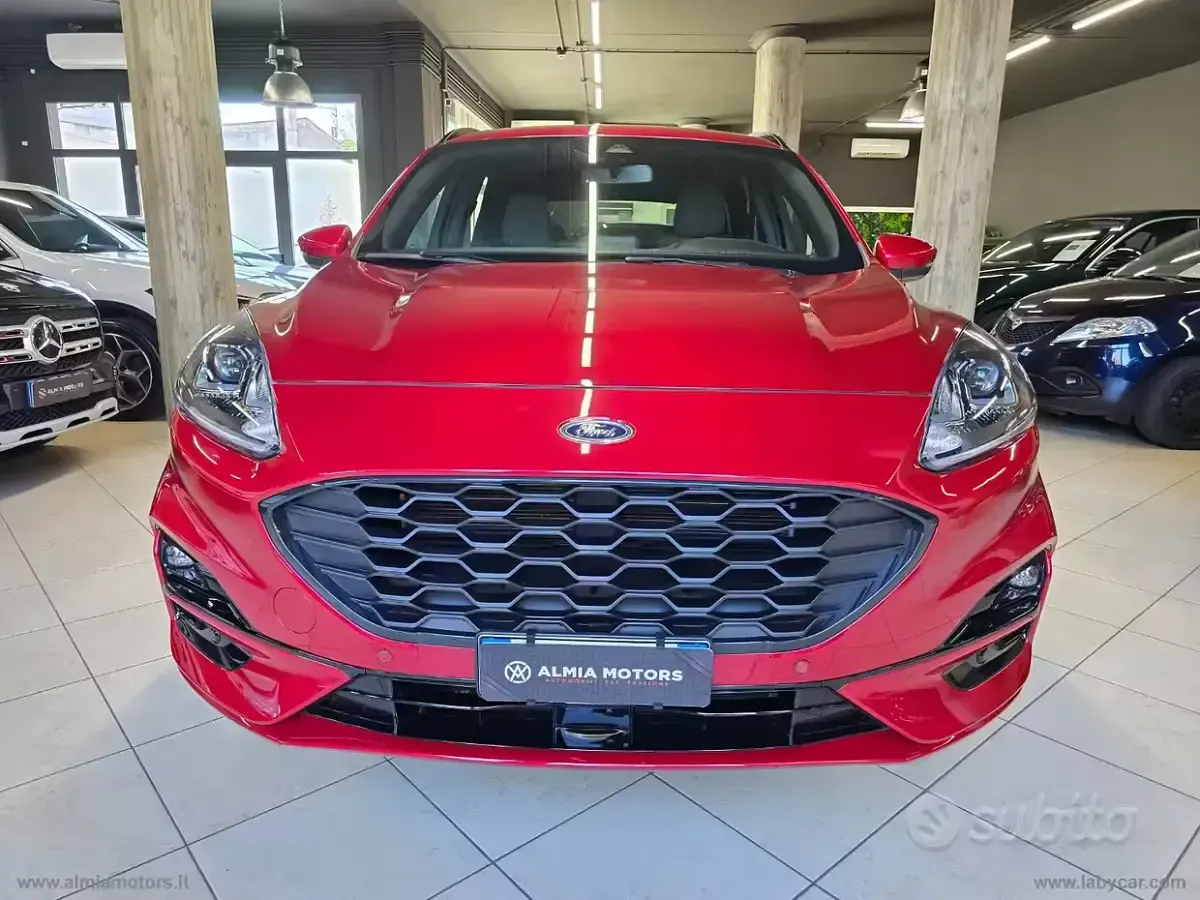 Usata Ford Kuga ST-Line 152 CV (111 kW) 2023 Rosso SUV