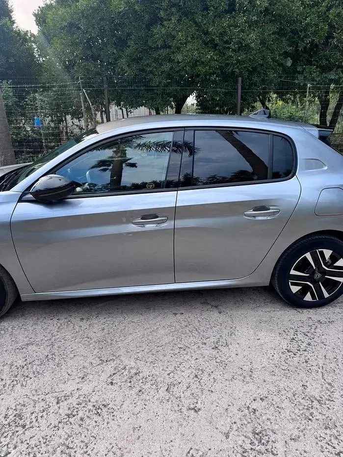 Usata Peugeot 208 101 CV (74 kW) 2026 Grigio Utilitaria