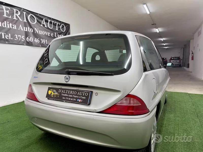 Usata Lancia Ypsilon 44 CV (32 kW) 2001 Utilitaria