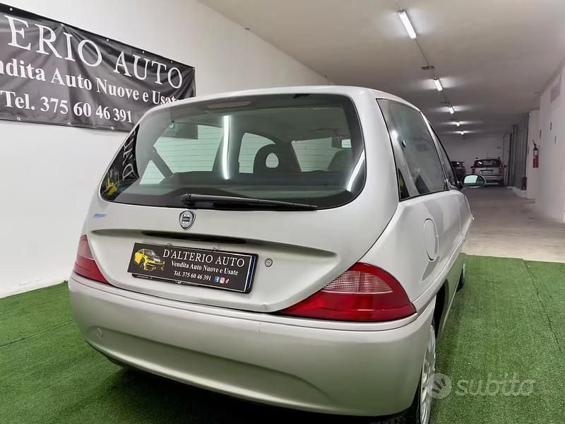 Usata Lancia Ypsilon 80 CV (58 kW) 2001 Utilitaria