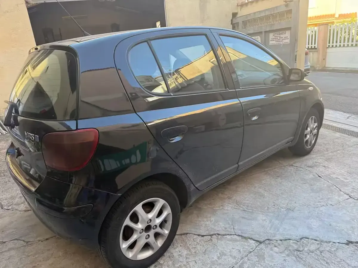 Usata Toyota Yaris Sol 75 CV (55 kW) 2004 Nero Berlina