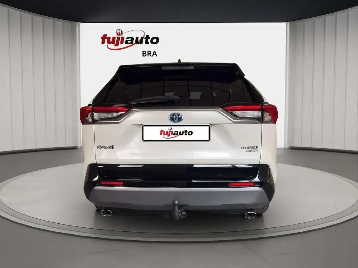 Usata Toyota RAV4 Hybrid Style 222 CV (163 kW) 2022 White pearl & deep black metallic SUV