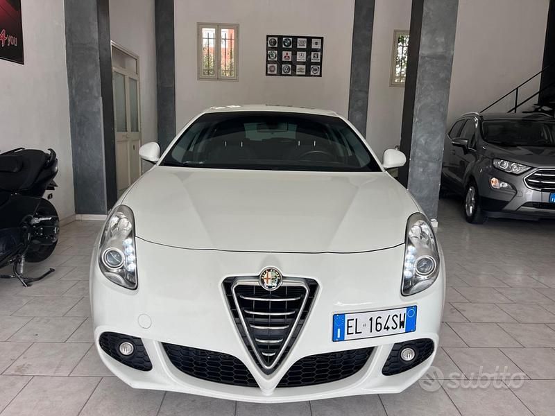 Usata Alfa Romeo Giulietta Distinctive 105 CV (77 kW) 2012 Bianco Utilitaria