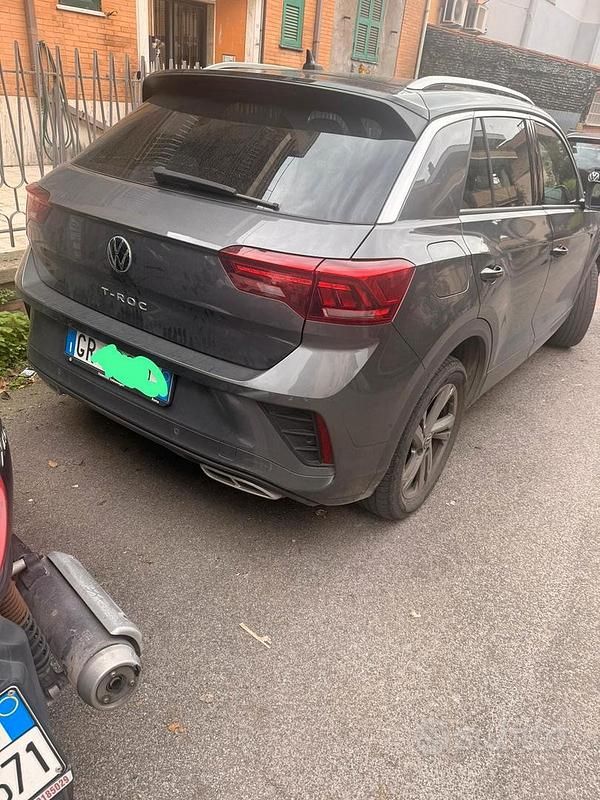 Usata VW T-Roc R-line 116 CV (85 kW) 2022 Grigio SUV