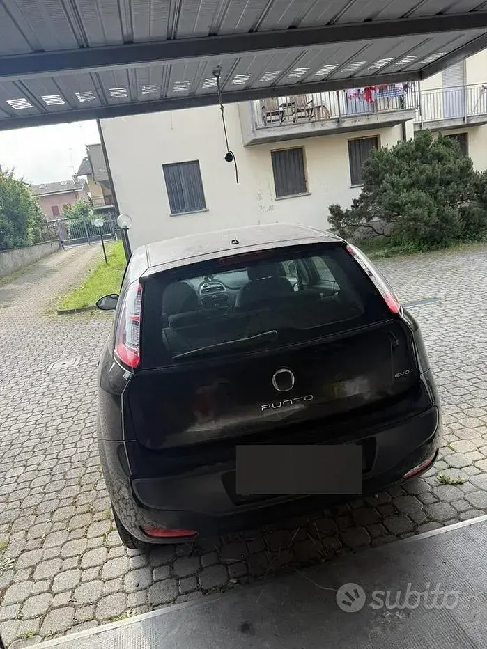Usata Fiat Punto 65 CV (47 kW) 2011 Nero Utilitaria