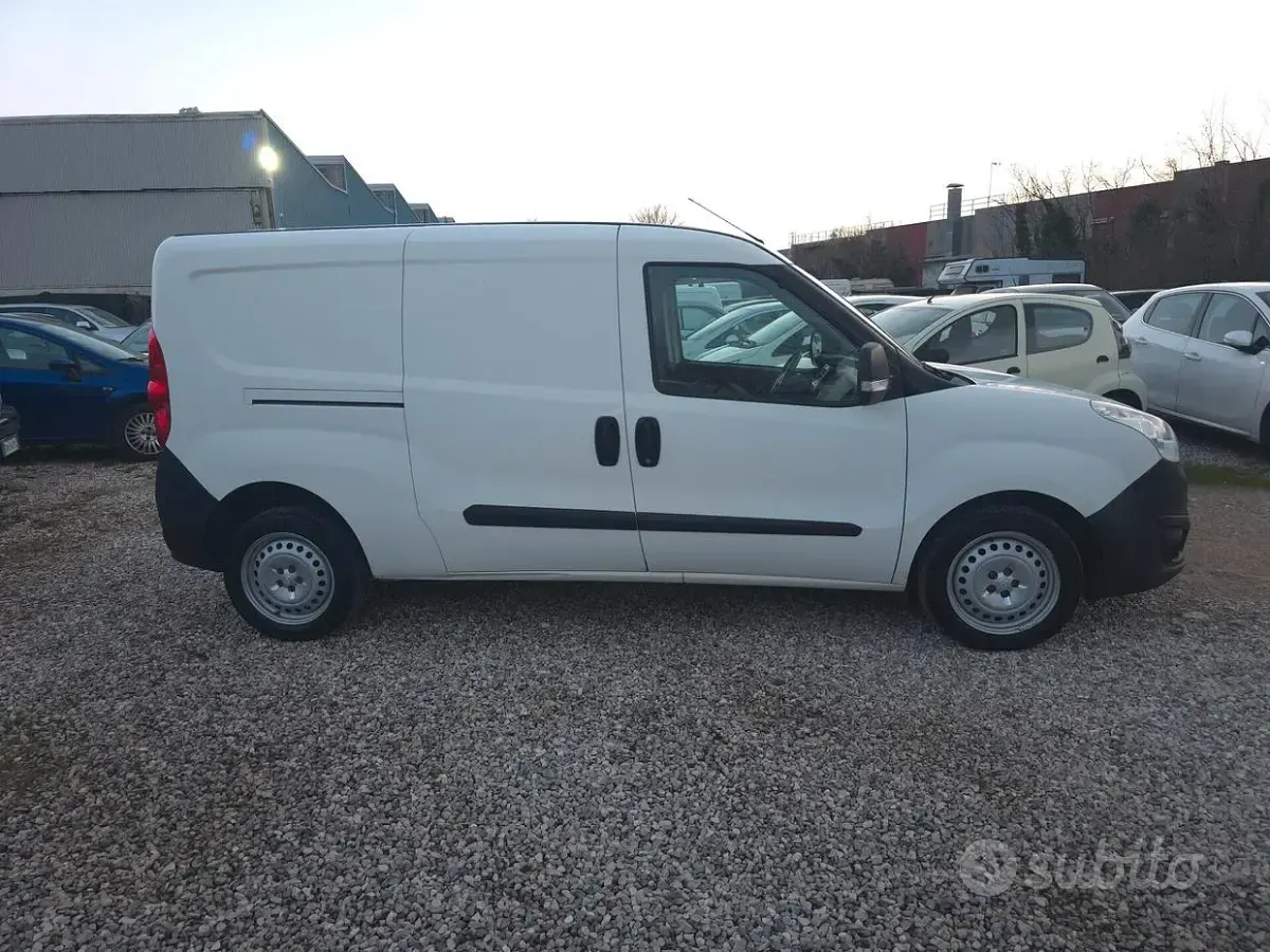 Usata Opel Combo 95 CV (69 kW) 2017 Bianco Monovolume