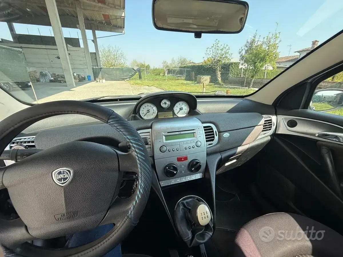 Gebraucht Lancia Ypsilon 75 PS (55 kW) 2009 Schwarz Kleinwagen