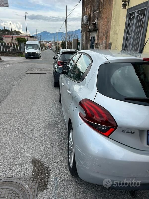 Usata Peugeot 208 82 CV (60 kW) 2017 Grigio Utilitaria