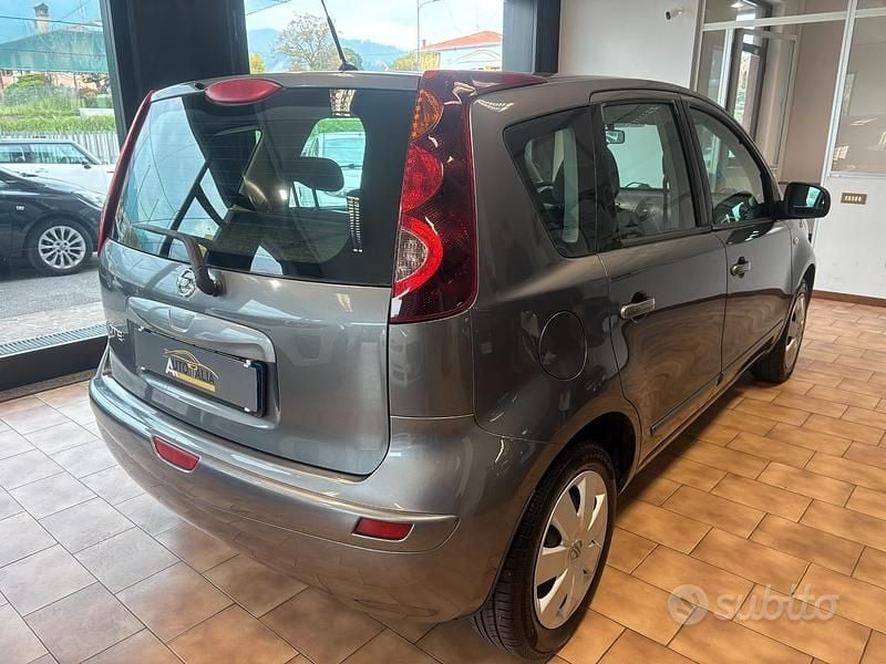 Usata Nissan Note Tekna 88 CV (64 kW) 2012 Grigio Berlina