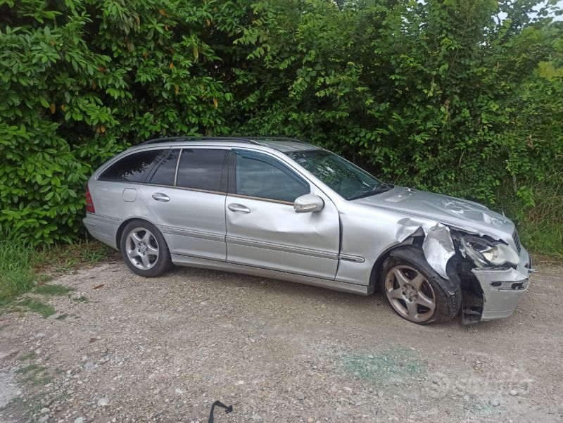 Usata Mercedes C220 143 CV (105 kW) 2001 Grigio Station wagon