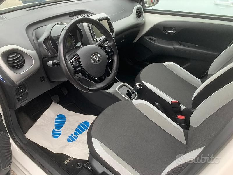 Usata Toyota Aygo X-play 69 CV (50 kW) 2017 Bianco Utilitaria