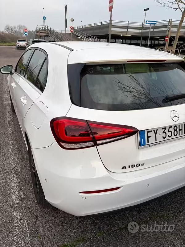 Usata Mercedes A180 Business 116 CV (85 kW) 2019 Bianco Berlina