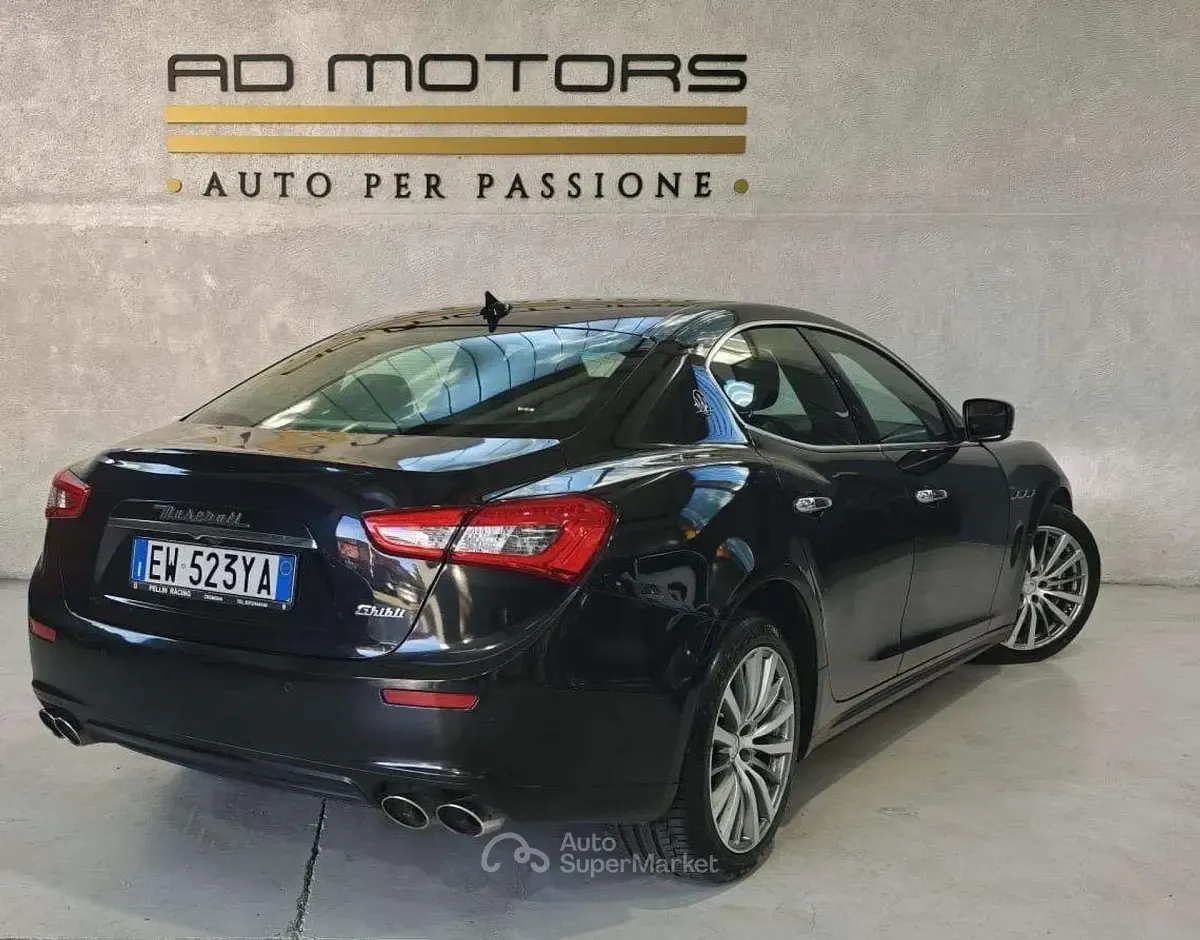 Begagnad Maserati Ghibli 250 HK (183 kW) 2014 Blå Sedan