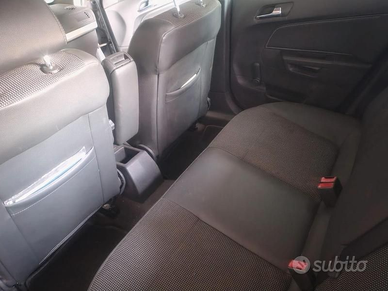 Usata Opel Astra Elegance 125 CV (91 kW) 2008 Argento Berlina