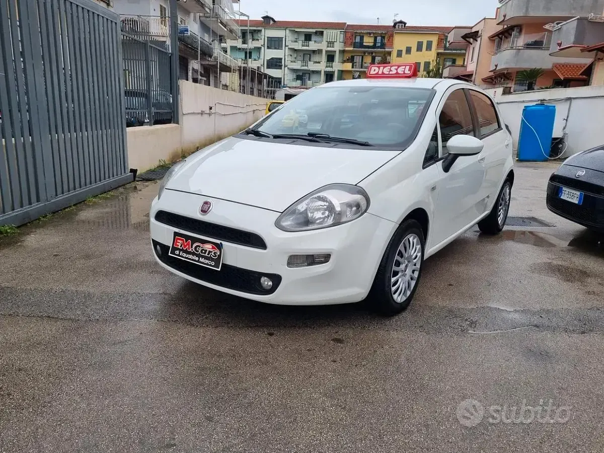Usata Fiat Punto Street 75 CV (55 kW) 2015 Bianco Utilitaria