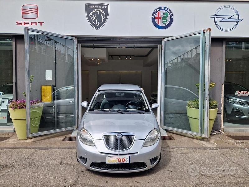 Usata Lancia Ypsilon 77 CV (56 kW) 2010 Grigio Utilitaria