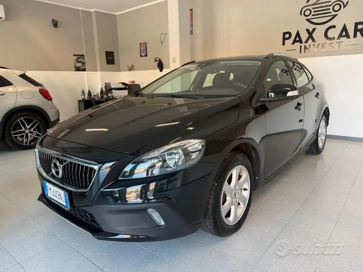 Usata Volvo V40 CC Business Edition 120 CV (88 kW) 2017 Nero Station wagon