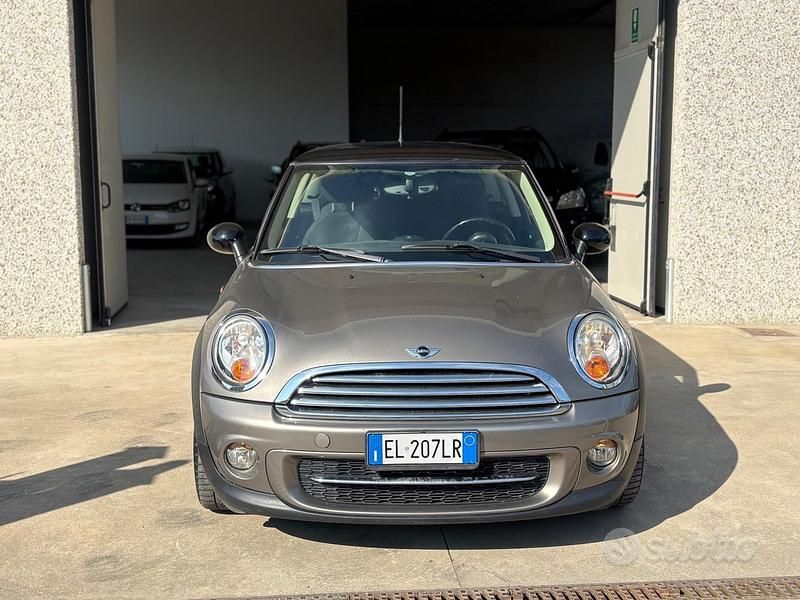 Usata Mini Cooper D 111 CV (81 kW) 2012 Giallo Utilitaria