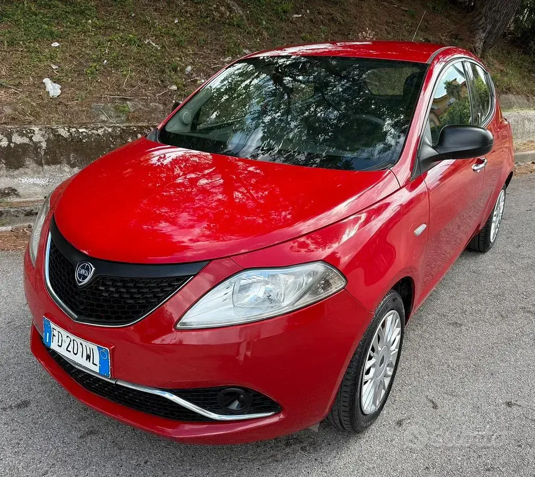 Usata Lancia Ypsilon Silver 69 CV (50 kW) 2016 Utilitaria