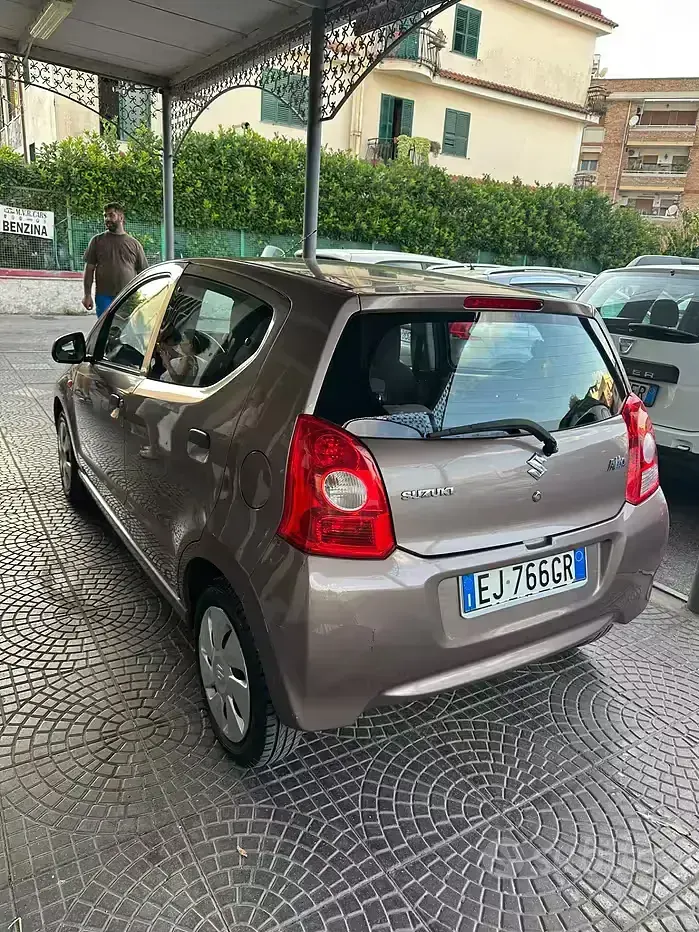 Usata Suzuki Alto GLX 68 CV (50 kW) 2011 Marrone Utilitaria