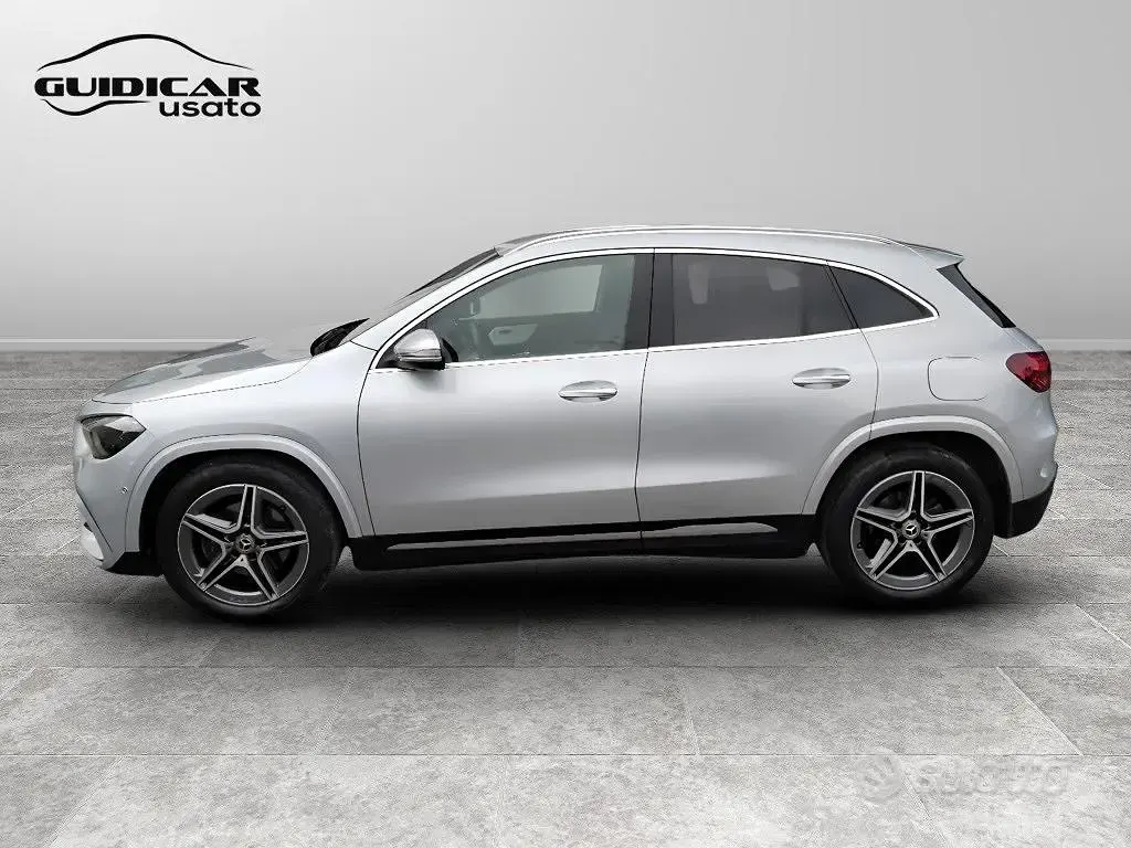 Usata Mercedes GLA180 Advanced Plus 116 CV (85 kW) 2024 Argento SUV