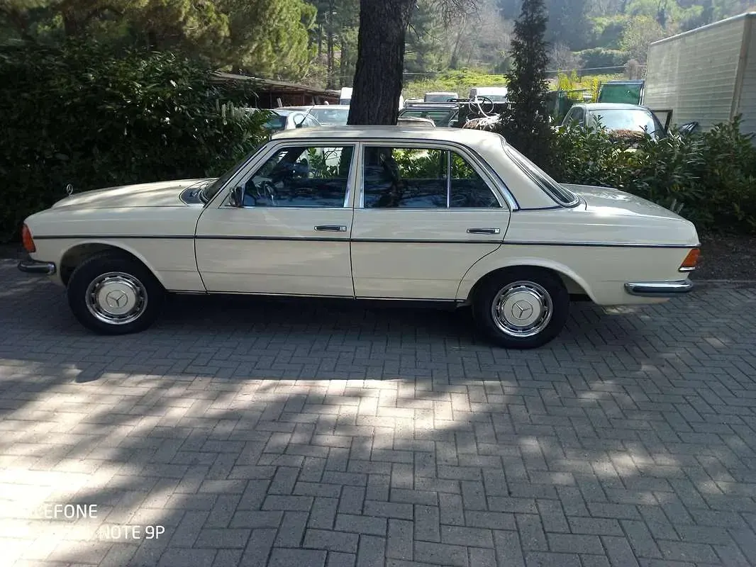 Usata Mercedes 280 156 CV (114 kW) 1976 Giallo Berlina