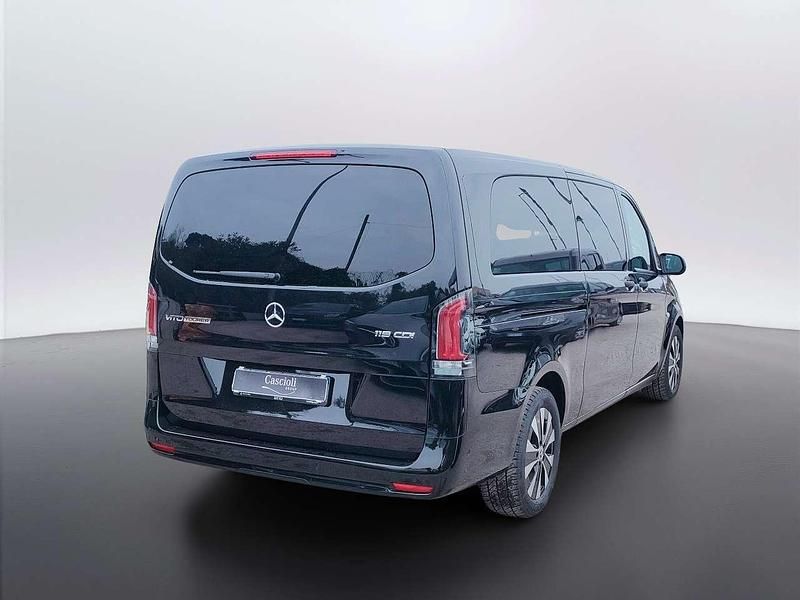 Usata Mercedes Vito 190 CV (139 kW) 2025 Obsidianschwarz metallic Furgone