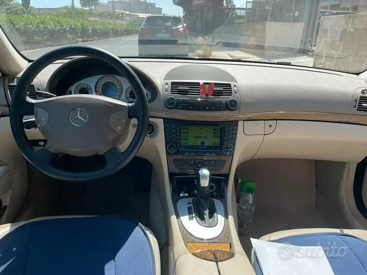 Usata Mercedes E320 224 CV (164 kW) 2006 Blu Berlina
