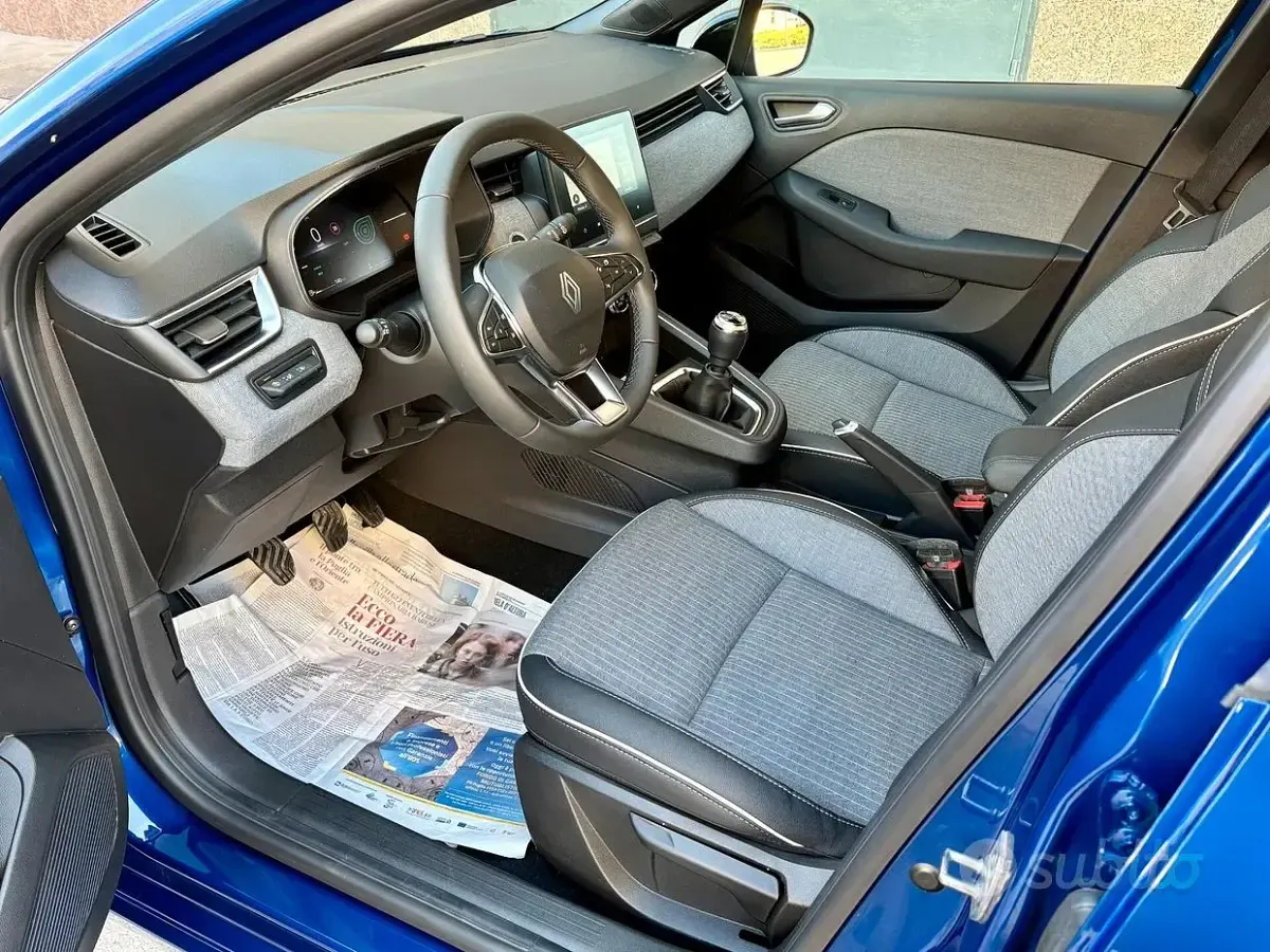 Usata Renault Clio V Techno 90 CV (66 kW) 2025 Blu Berlina