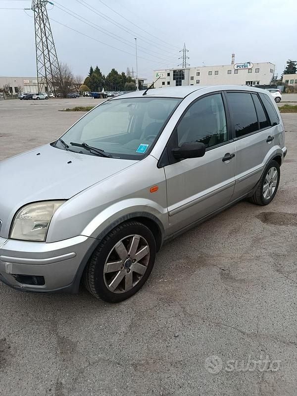 Usata Ford Fusion 80 CV (58 kW) 2008 Grigio Utilitaria