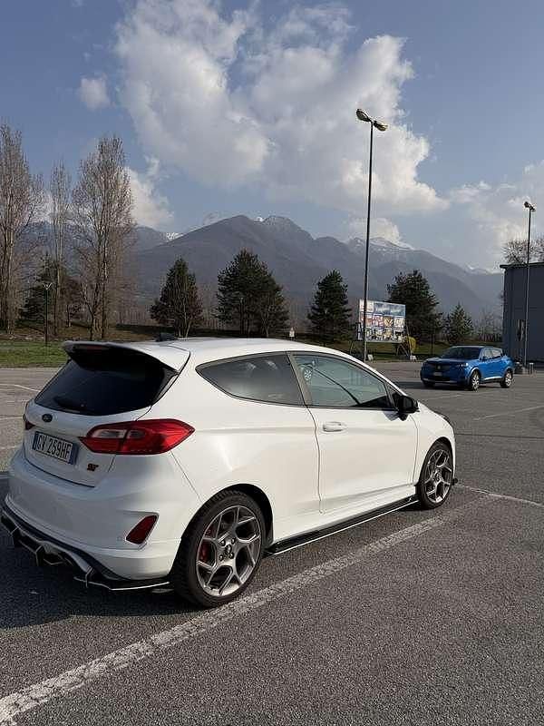 Usata Ford Fiesta ST 205 CV (150 kW) 2018 Bianco Utilitaria