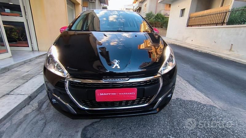 Usata Peugeot 208 Allure 83 CV (61 kW) 2019 Nero Utilitaria