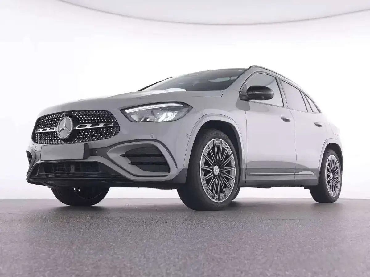 Usata Mercedes GLA200 AMG 163 CV (119 kW) 2025 Alpine grey SUV