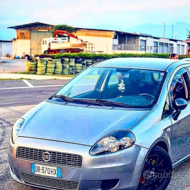 Usata Fiat Grande Punto 90 CV (66 kW) 2008 Grigio Utilitaria