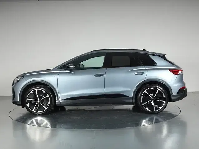 Usata Audi Q4 e-tron S-Line 250 kW (340 CV) 2025 Blu geyser metallizzato SUV