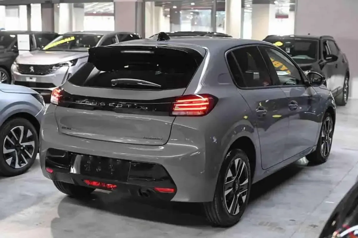 Nuova Peugeot 208 Allure 101 CV (74 kW) 2026 Grigio Utilitaria