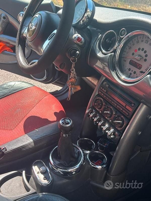 Usata Mini One D 75 CV (55 kW) 2005 Blu/azzurro Utilitaria