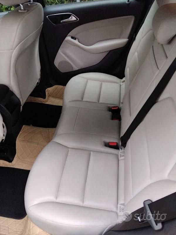 Usata Mercedes B180 Executive 122 CV (89 kW) 2012 Nero Monovolume